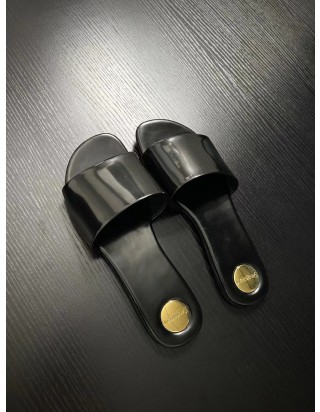 생로랑 칼라일 슬리퍼