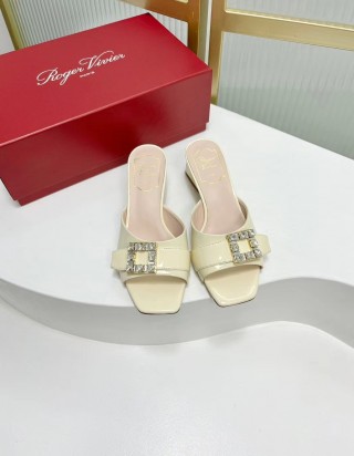 R/V 트레 비비에 스트라스버클 뮬