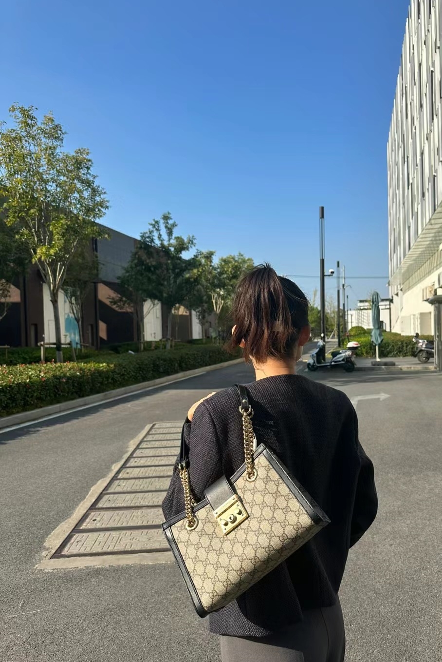 구찌 GG패드락 숄드백 스몰