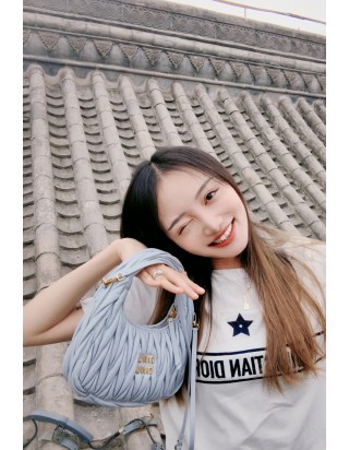 미우미우 완더 마테라쎄 나파 가죽 호보 백