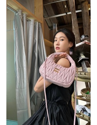 미우미우 완더 마테라쎄 나파 가죽 호보 백