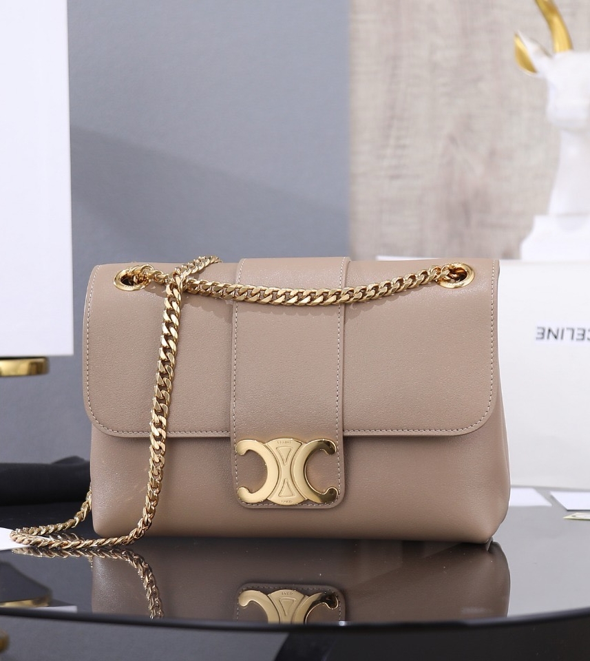 셀린느 미디엄 빅투아르백 서플 카프스킨