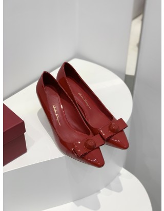 페라가모 KATRIN 바라리본 페이턴트 레더 펌프스