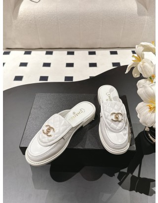 샤넬  CC로고 턴락 퀼팅 뮬 블로퍼