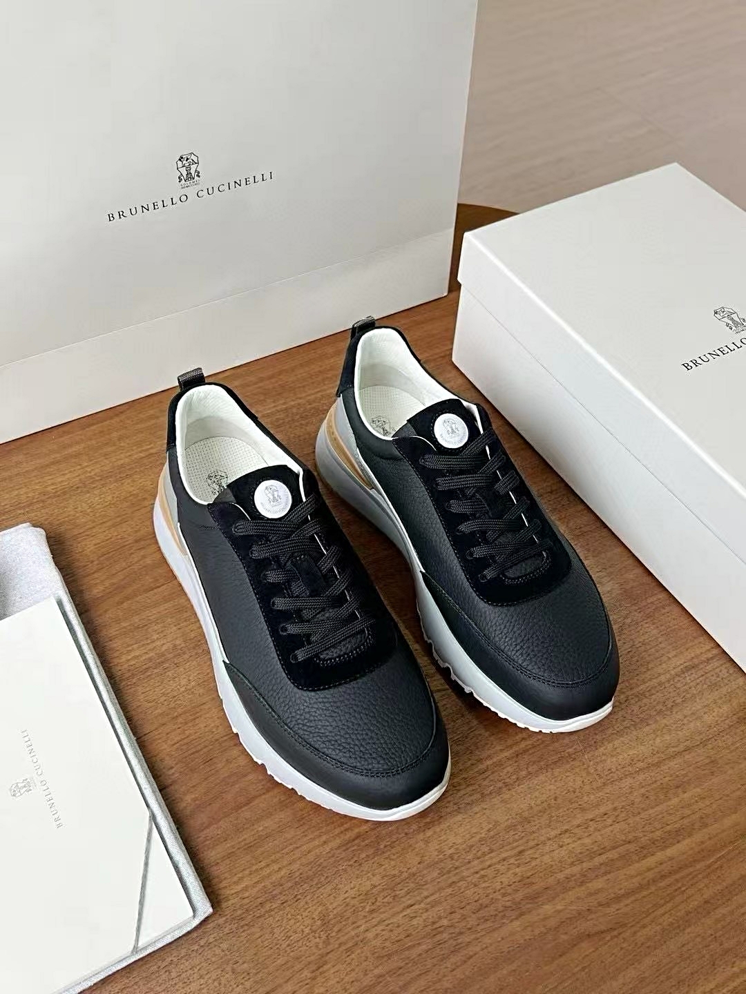브루넬로쿠치넬리 스니커즈