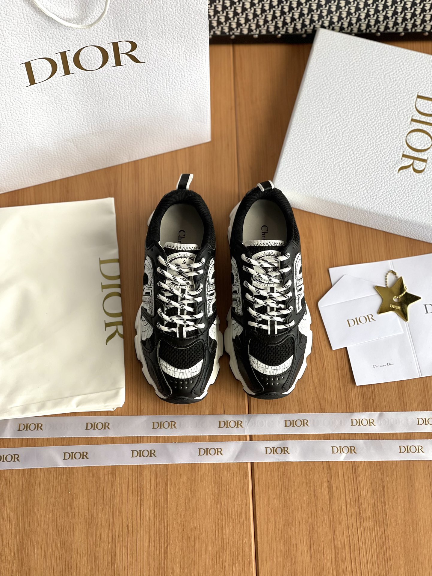 디올 크로노 스니커즈