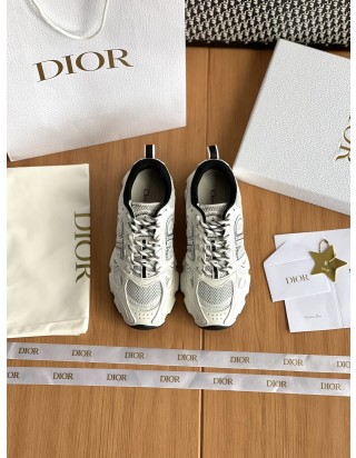 디올 크로노 스니커즈