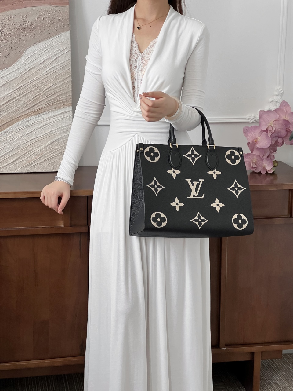 루이비통 온더고 MM 블랙