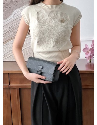 루이비통 몽수리 웨어러블 월릿 크로스백