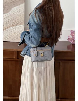 루이비통 베니티 체인 파우치