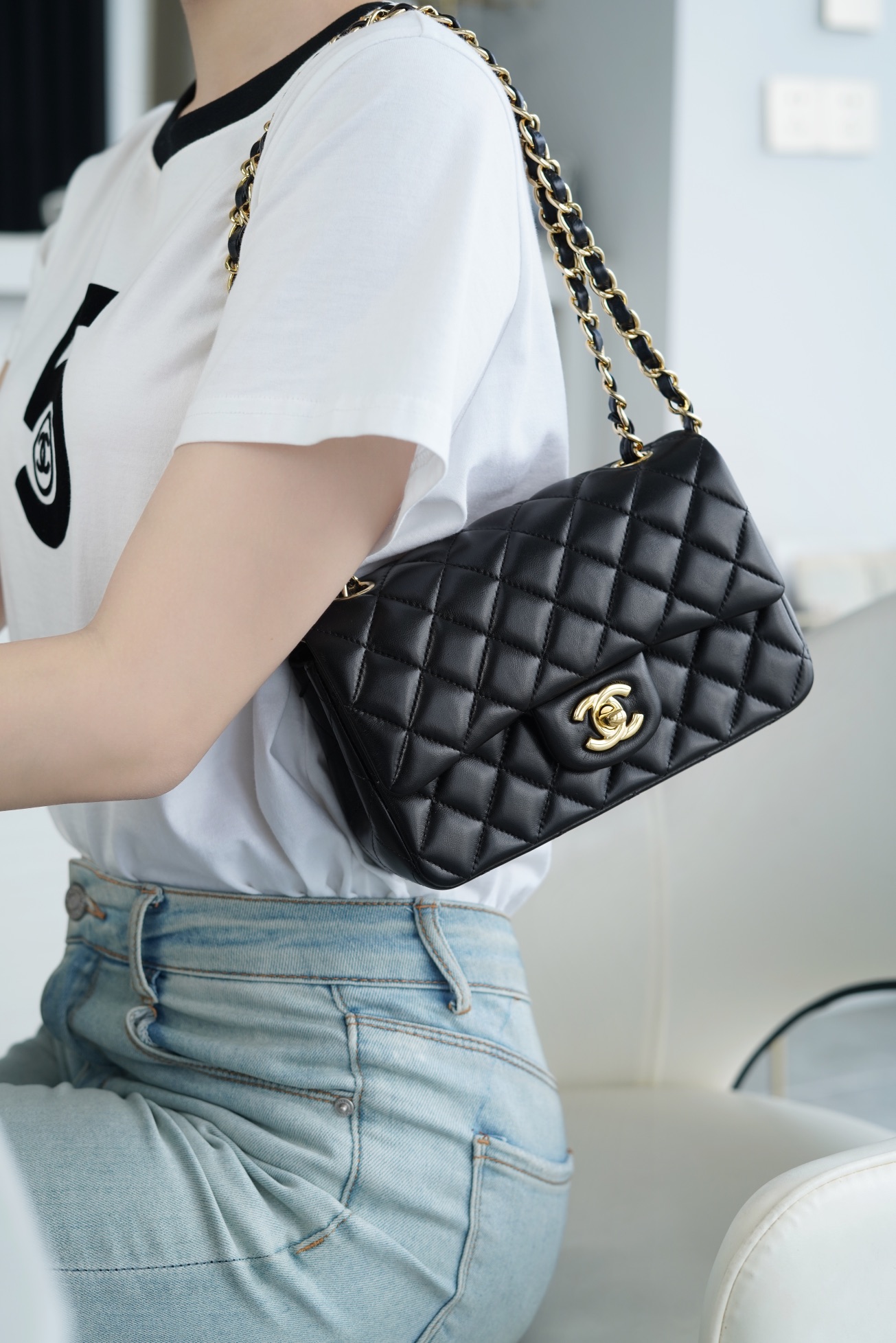 샤넬 클래식 미니 플랩 백 블랙금장