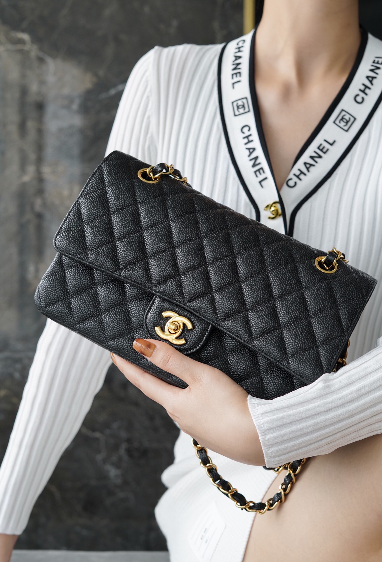 샤넬 클래식 미디움 플랩백 블랙금장