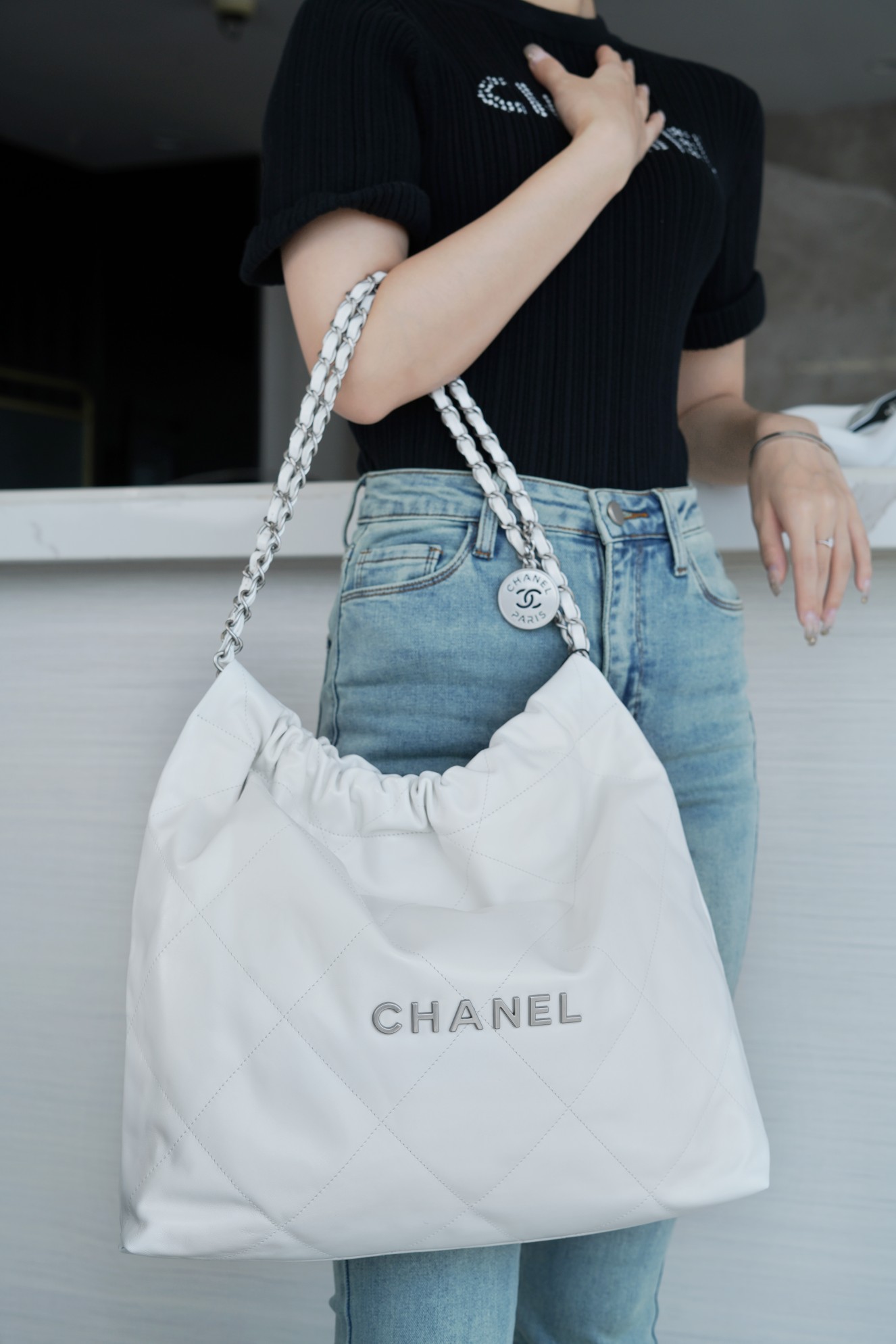 샤넬 22P 핸드백 미디움 화이트 은장