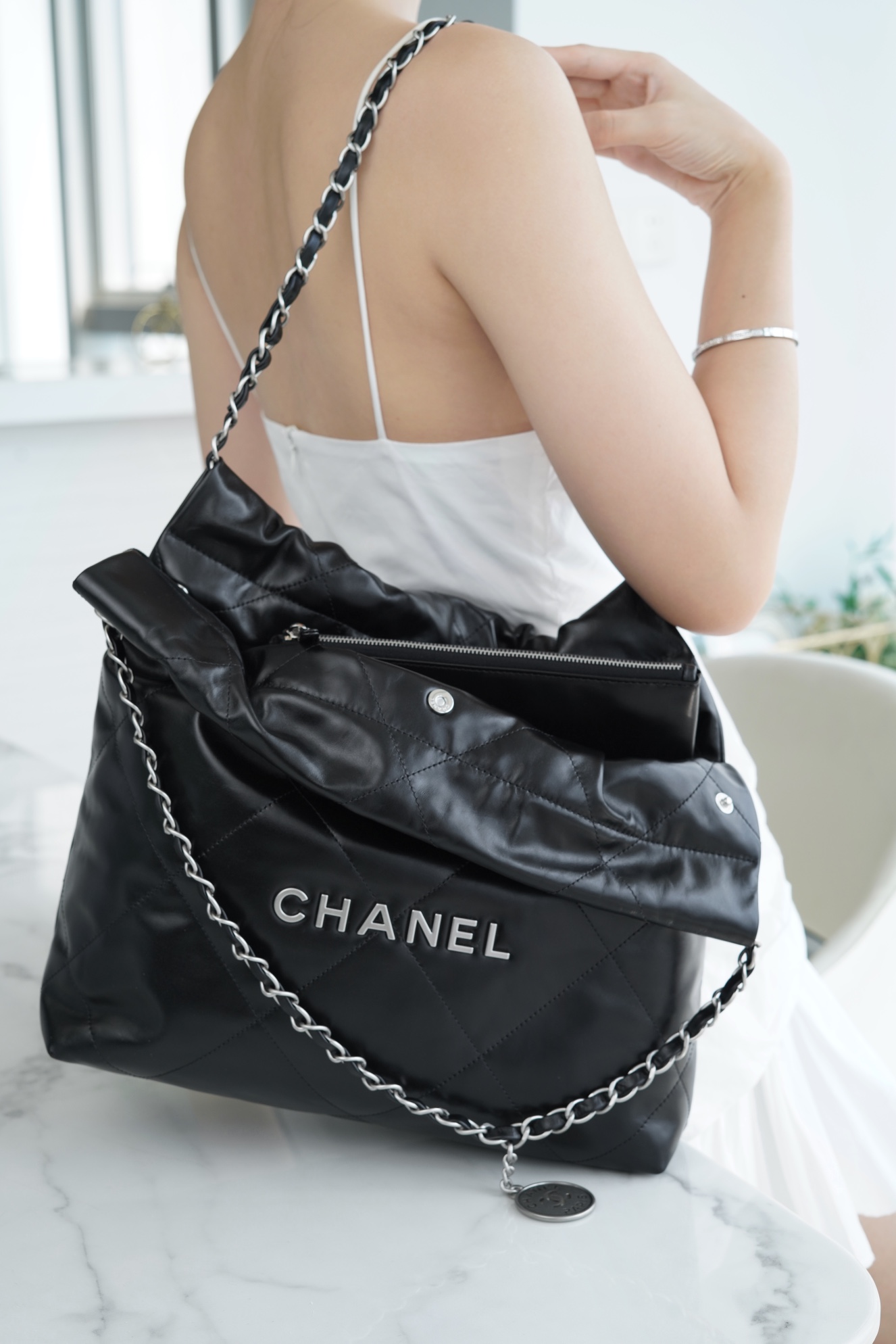 샤넬 22P 핸드백 스몰 블랙 은장