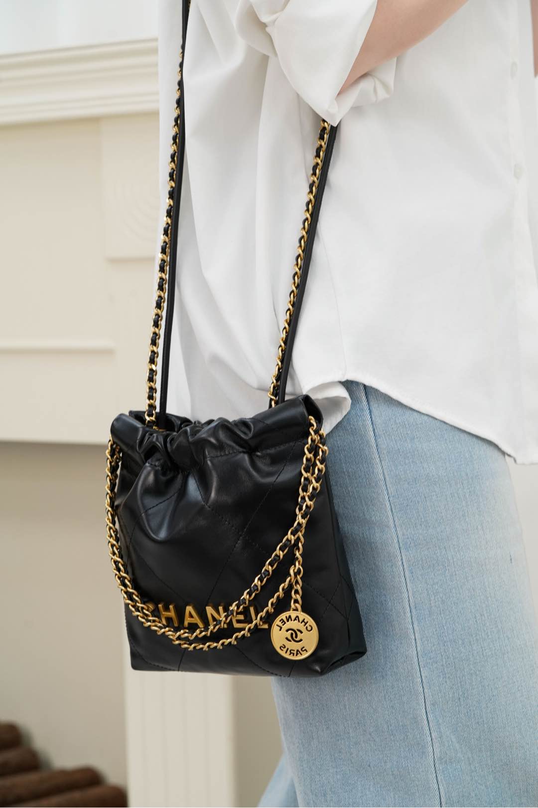 샤넬 23 미니 핸드백 블랙 금장