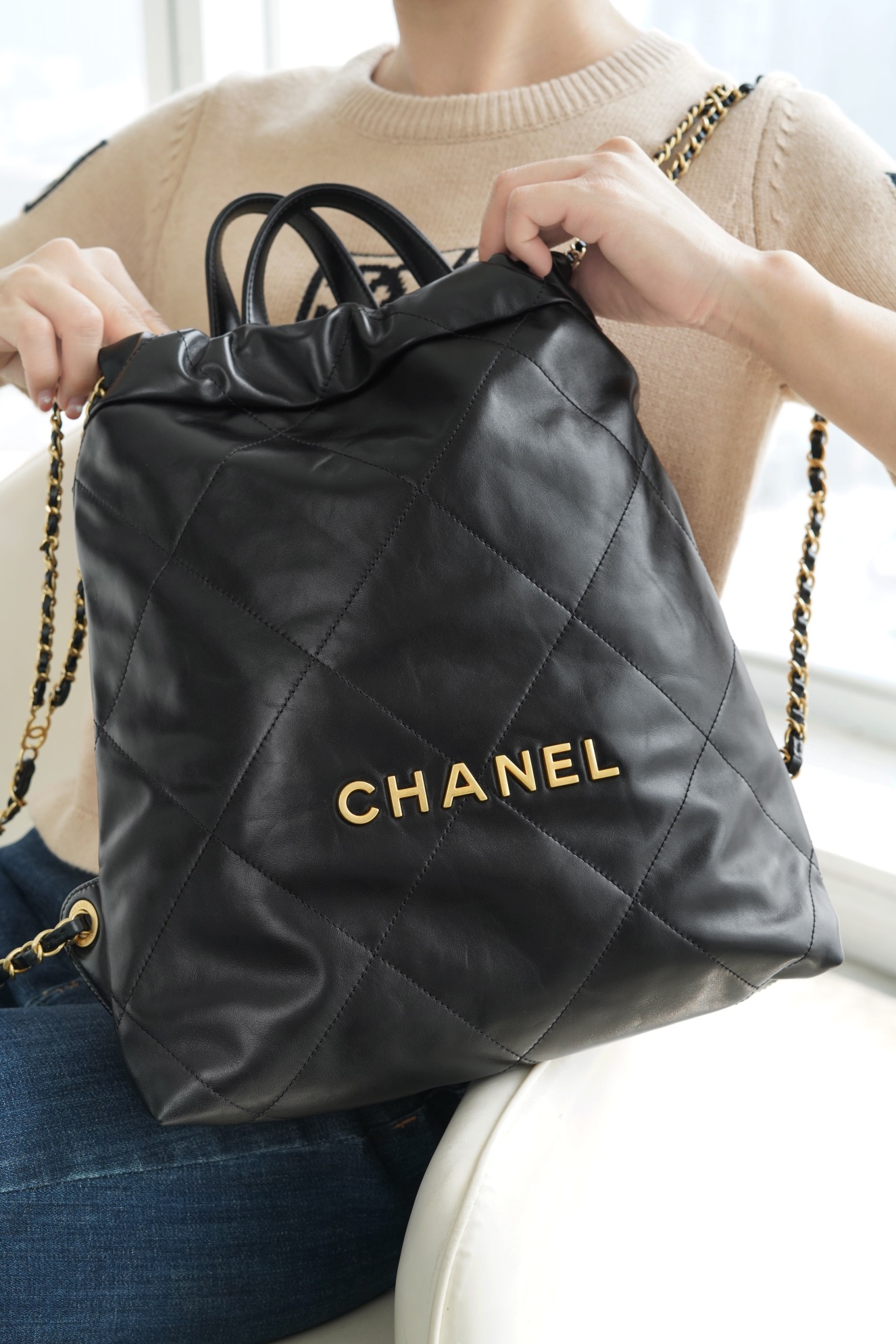 샤넬 22 백팩 스몰 블랙 금장