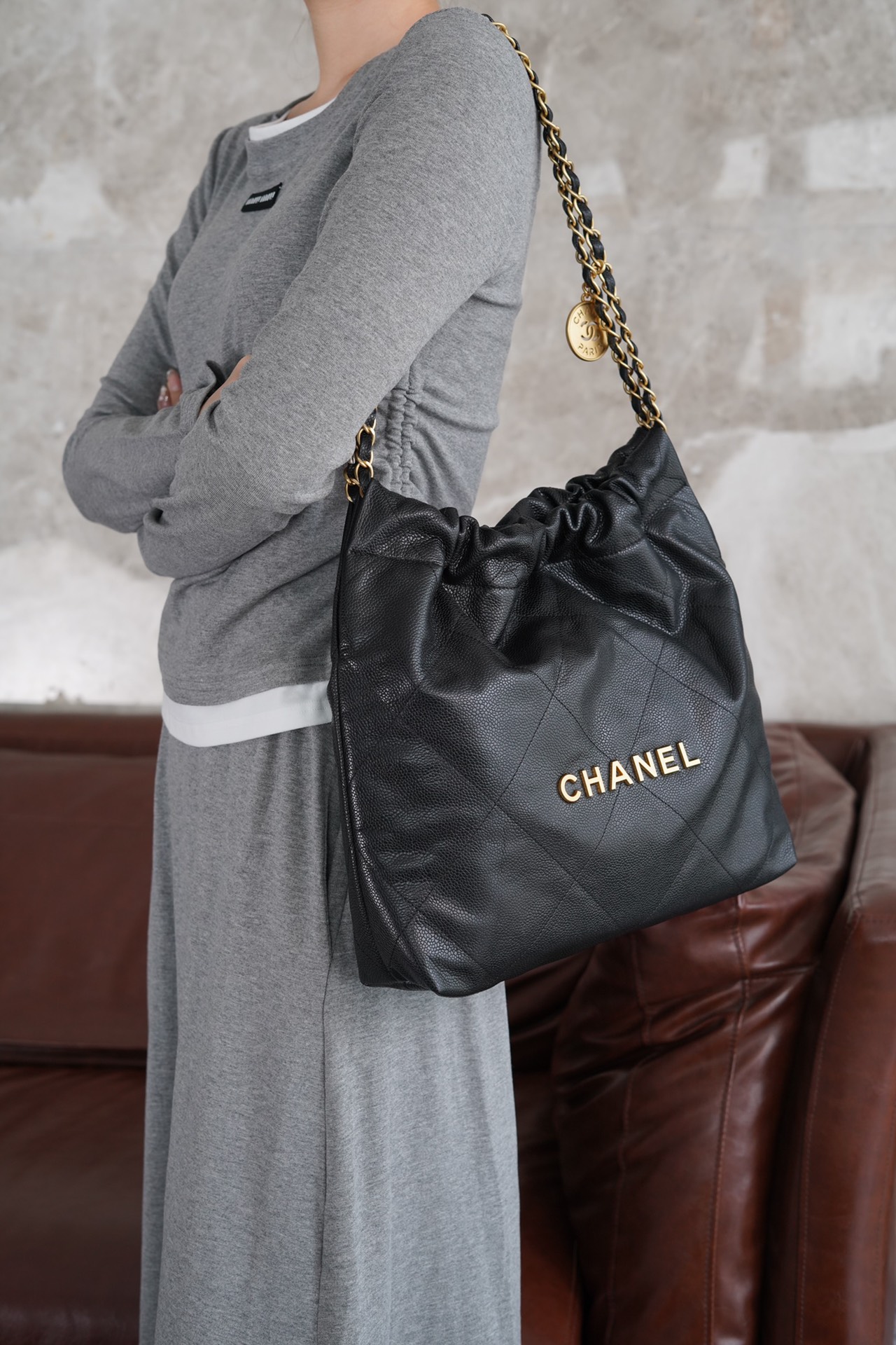 샤넬 22 백팩 스몰 블랙 금장