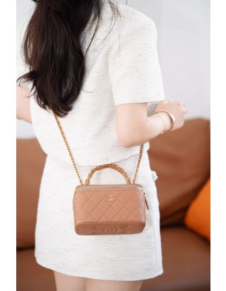 샤넬 베니티 탑 핸들 체인 백