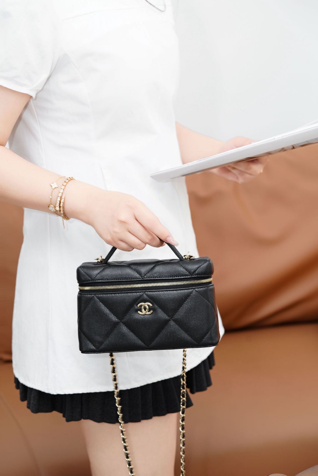 샤넬 탑 핸들 슬림 베니티 케이스