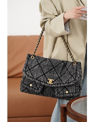 샤넬 워시드 데님 맥시 플랩 백