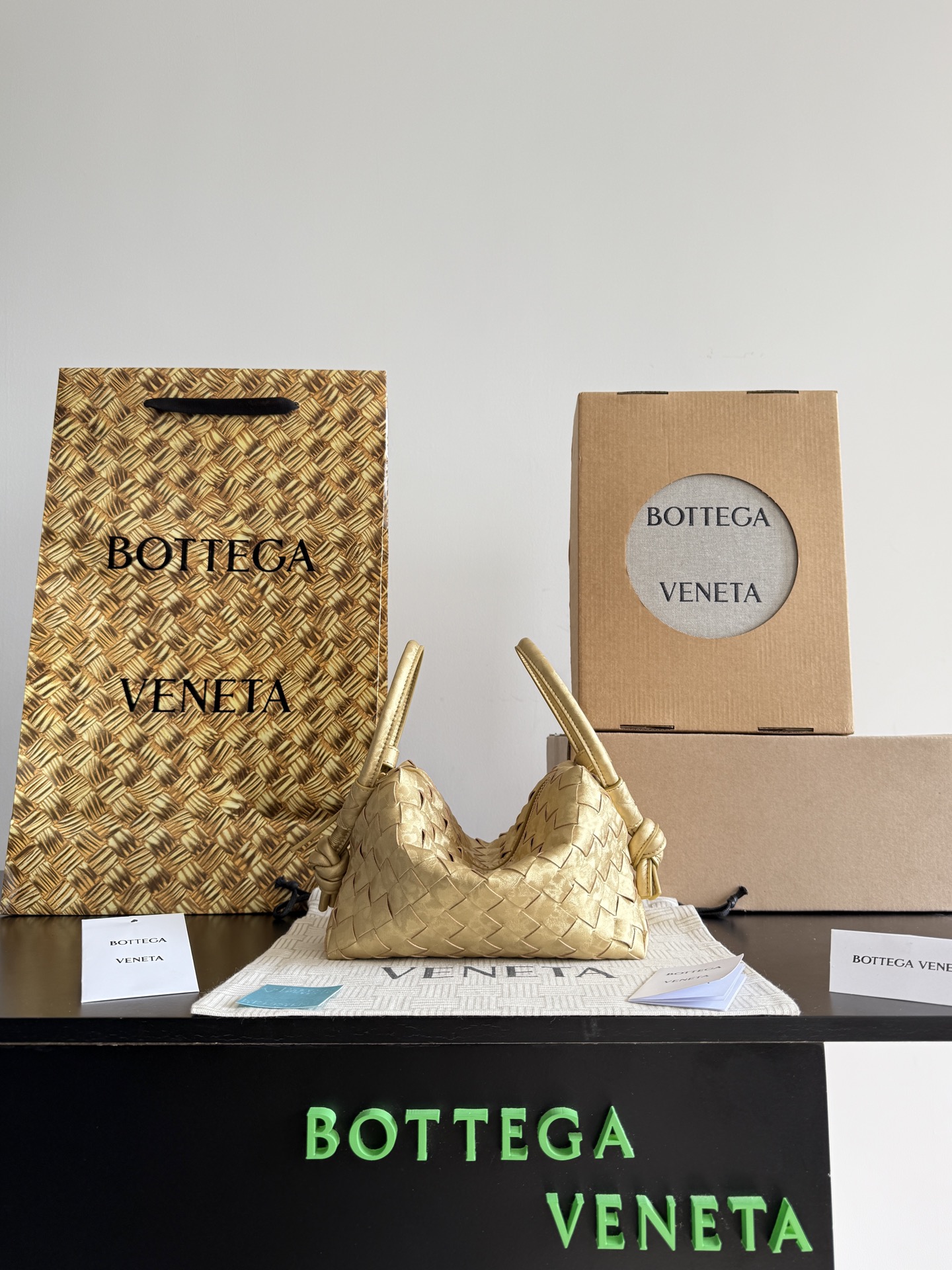 보테가 & 탑 핸들 루프백