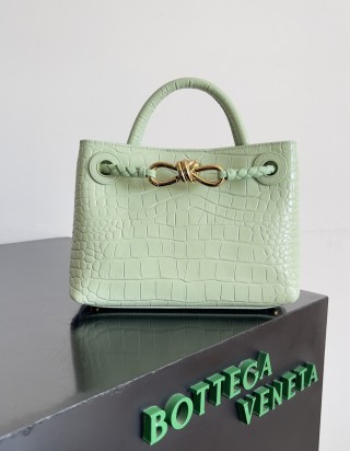 보테가 베네타 안디아모 크로커다일 가죽