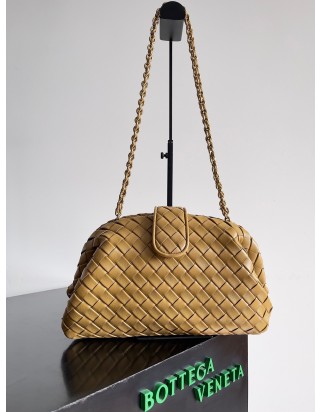 보테가 베네타 인트래치아토 레더 클러치 미디움