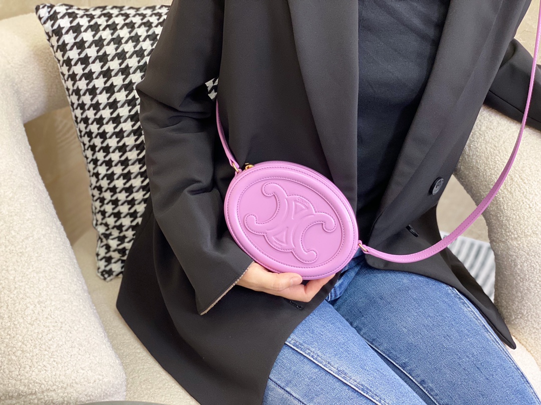 셀린느 오벌 펄스 퀴르 크로스 비치 백