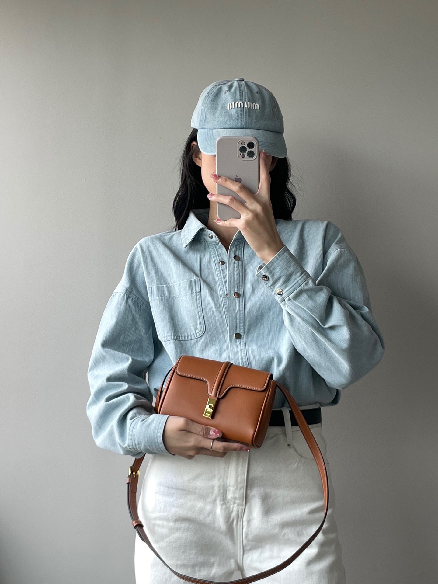 셀린느 미니 소프트 16