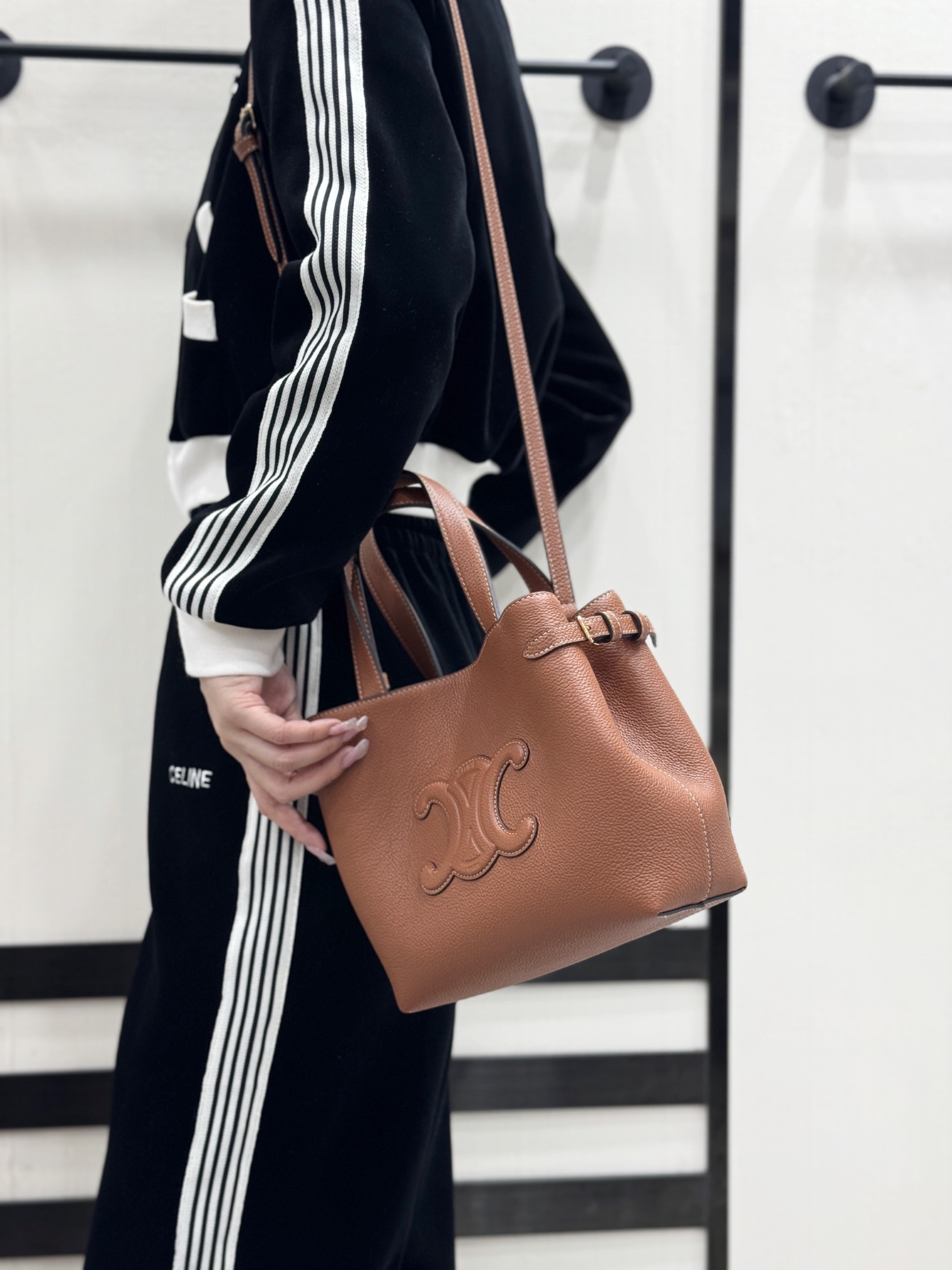 셀린느 미니 카바스 아나이스 퀴르 트리옹프