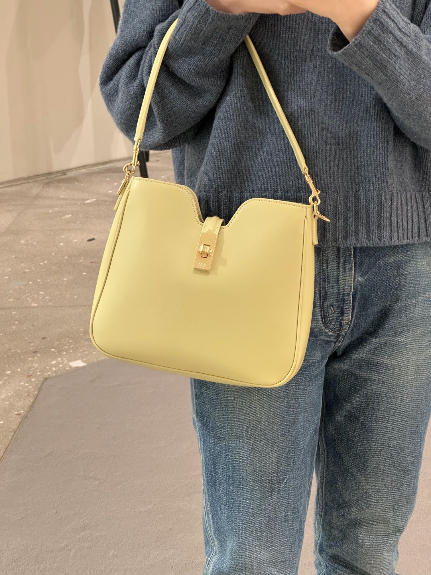 셀린느 까미르 16 소프트 스몰