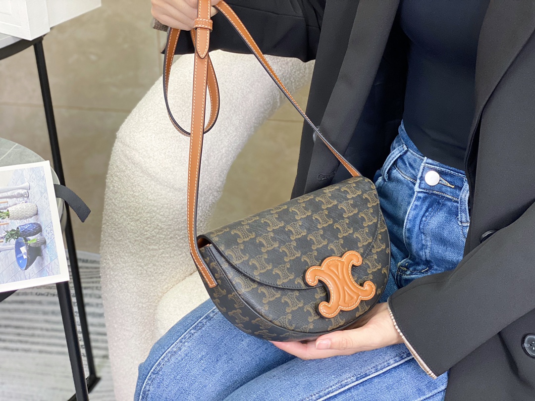 셀린느 퀴르 트리오페 베사체 숄더백