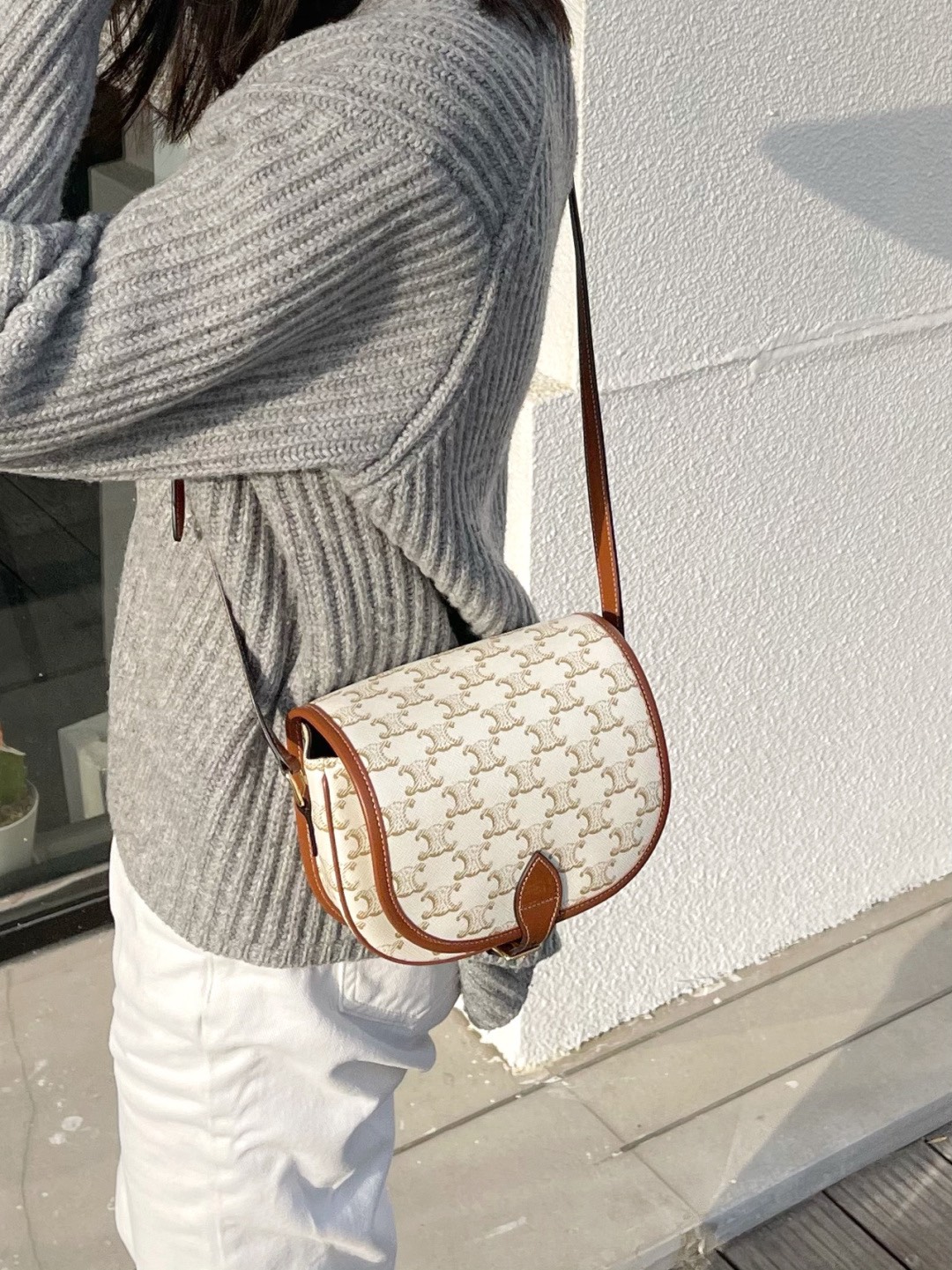 셀린느 폴코 트리옹프 캔버스 메신저 백