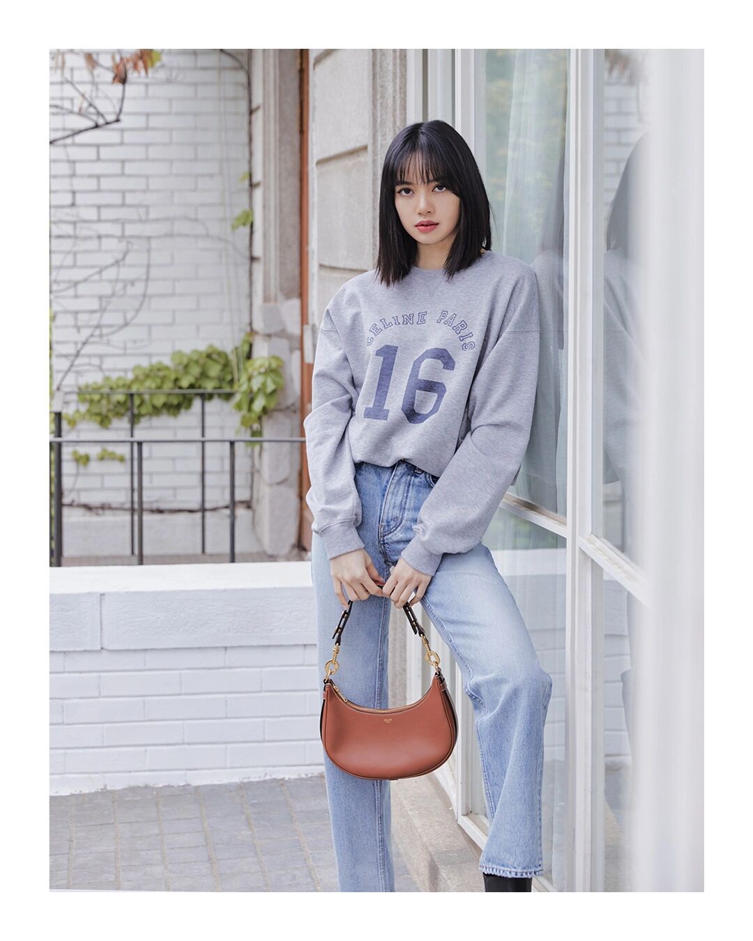 셀린느 미디움 스트랩 아바 솔더백