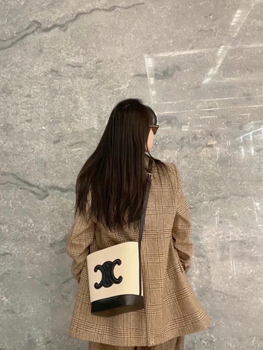 셀린느 버킷 퀴르 트리오페 백 스몰