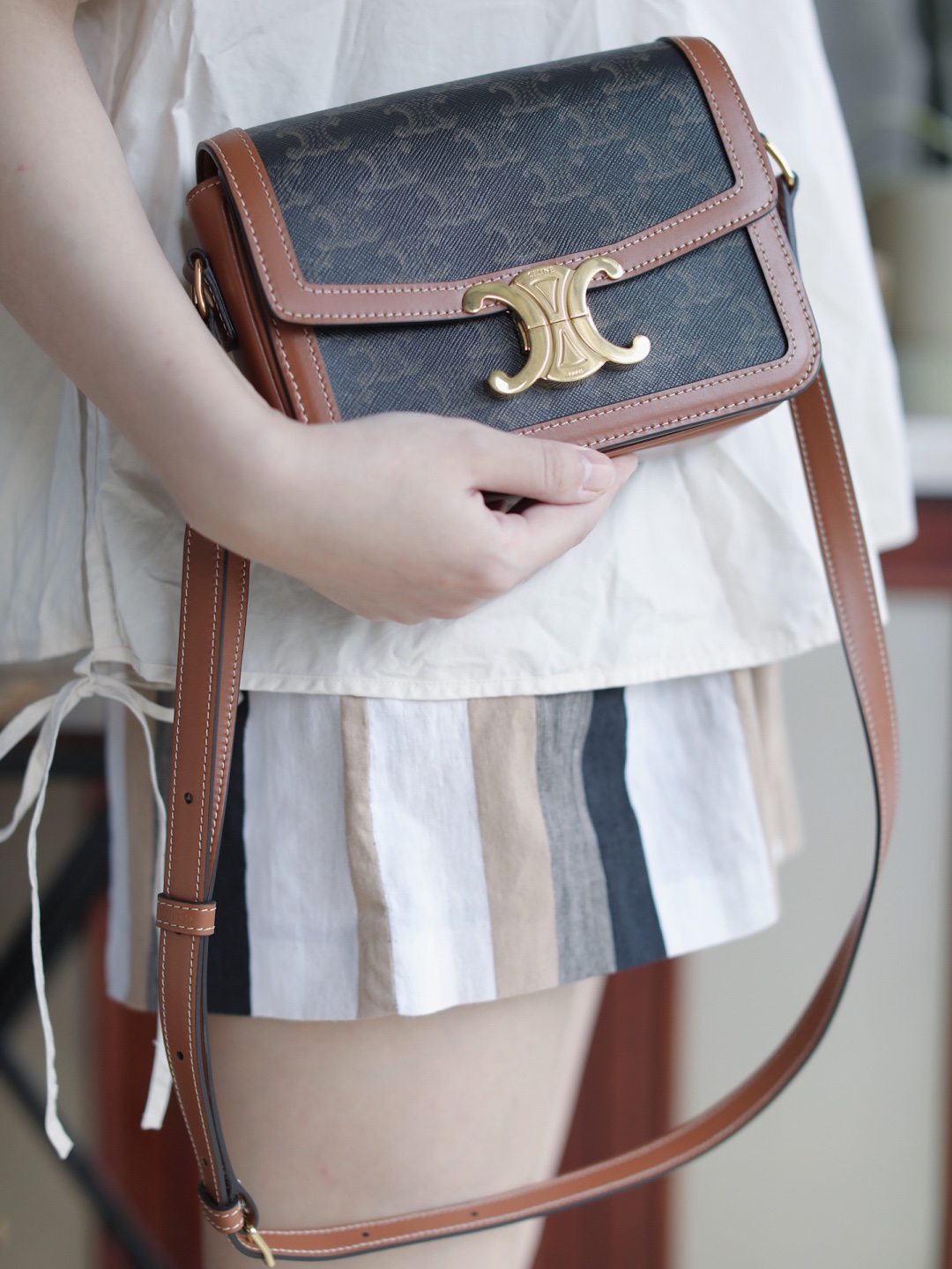 셀린느 트리오페 틴 숄더백