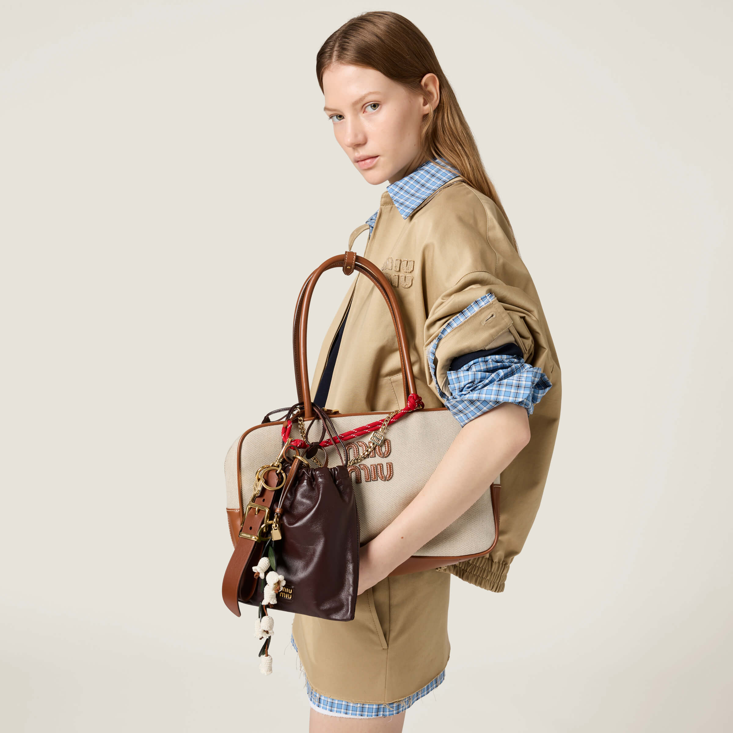 미우미우 캔버스 가죽 보 백 라지