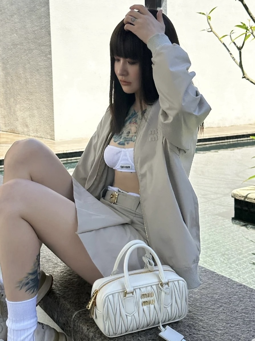 미우미우 아르카디 마테라세 나파 가죽 백 스몰