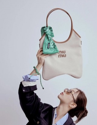 미우미우 아이비 캔버스 토트 백 라지