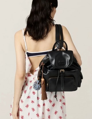 미우미우 멀티 포켓 레더 백팩 미디움