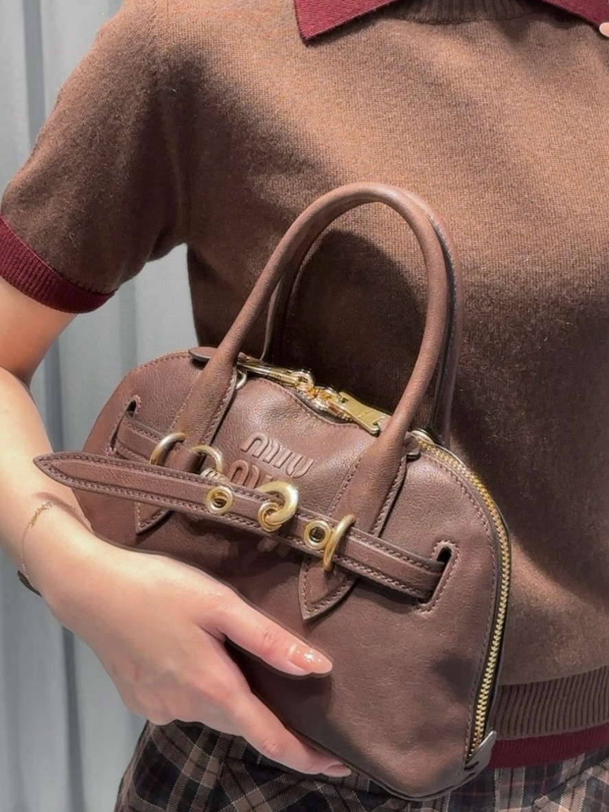 미우미우 아방뛰르 토트백 스몰