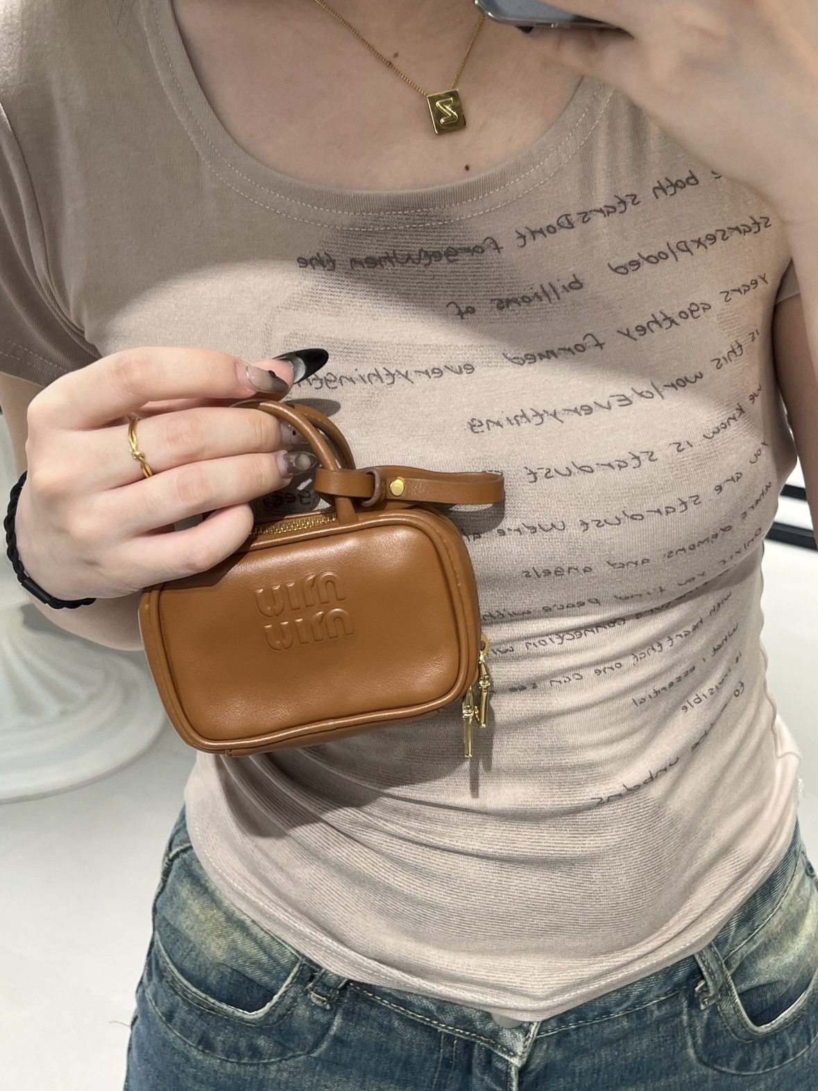 미우미우 레더 마이크로 보 백