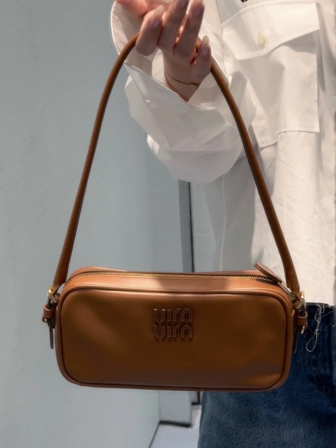 미우미우 소프트 파우치 미니 백 스몰