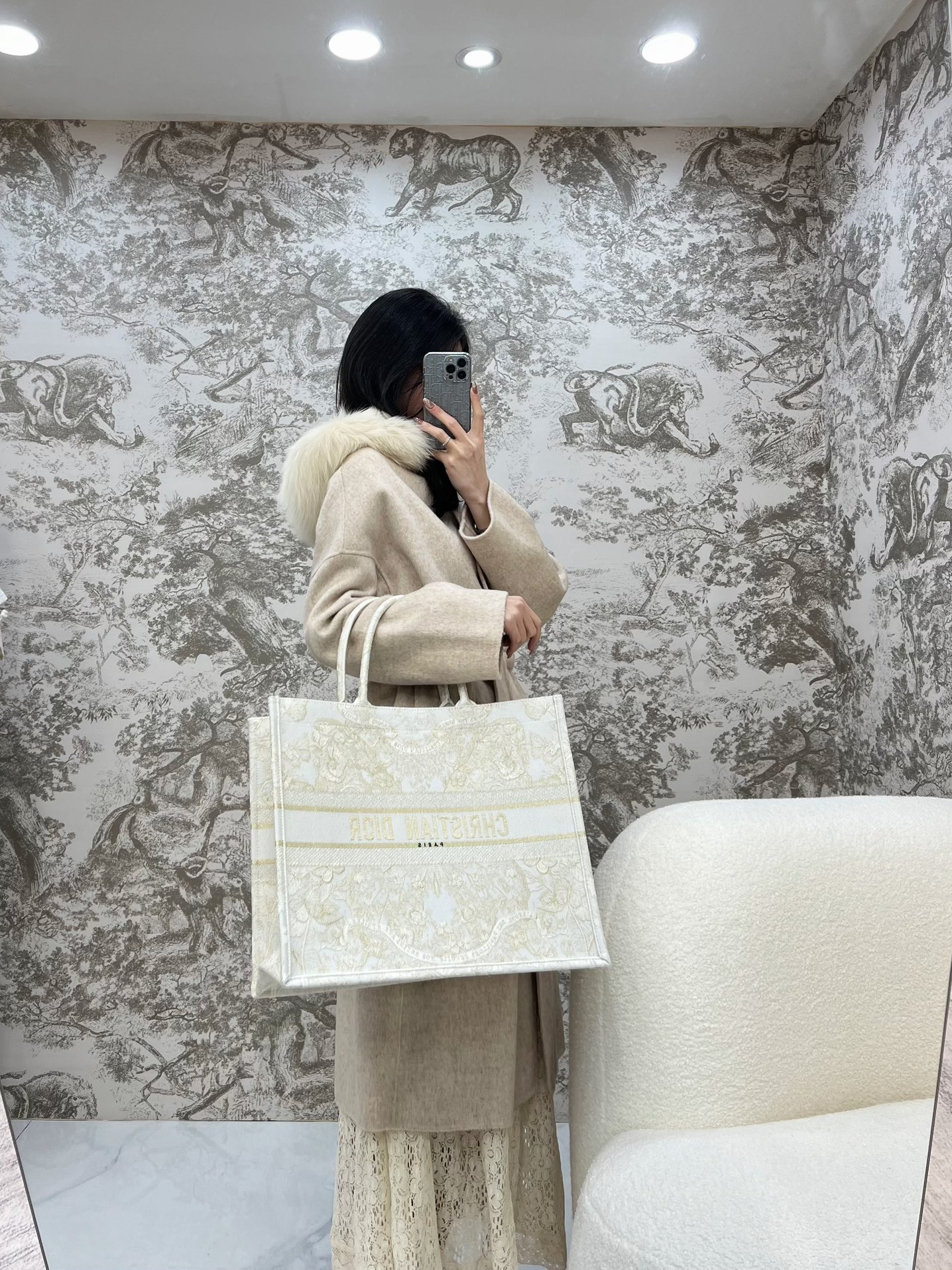 디올 북 토트백 화이트 골드 라지