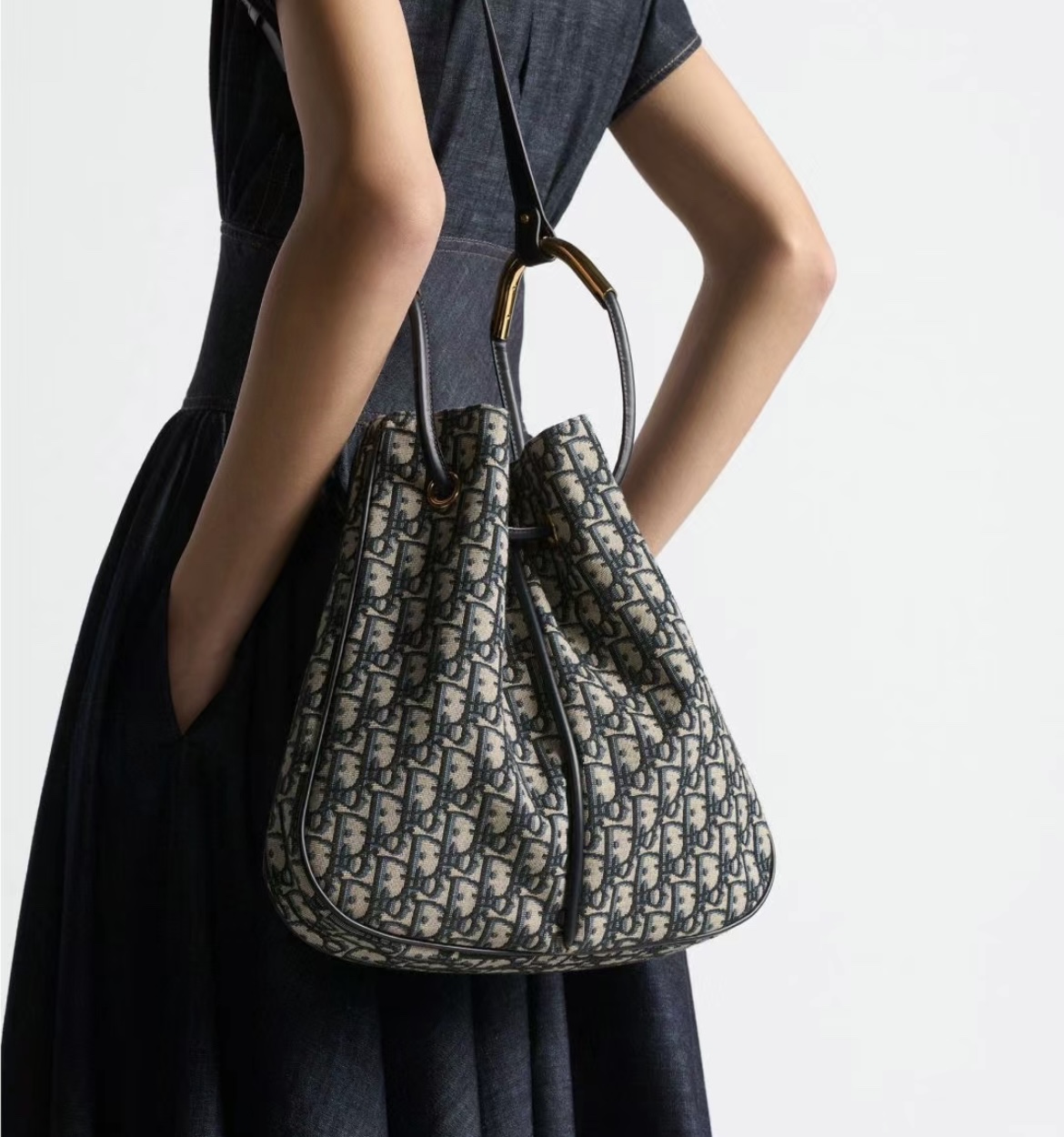 디올 노리타 라지