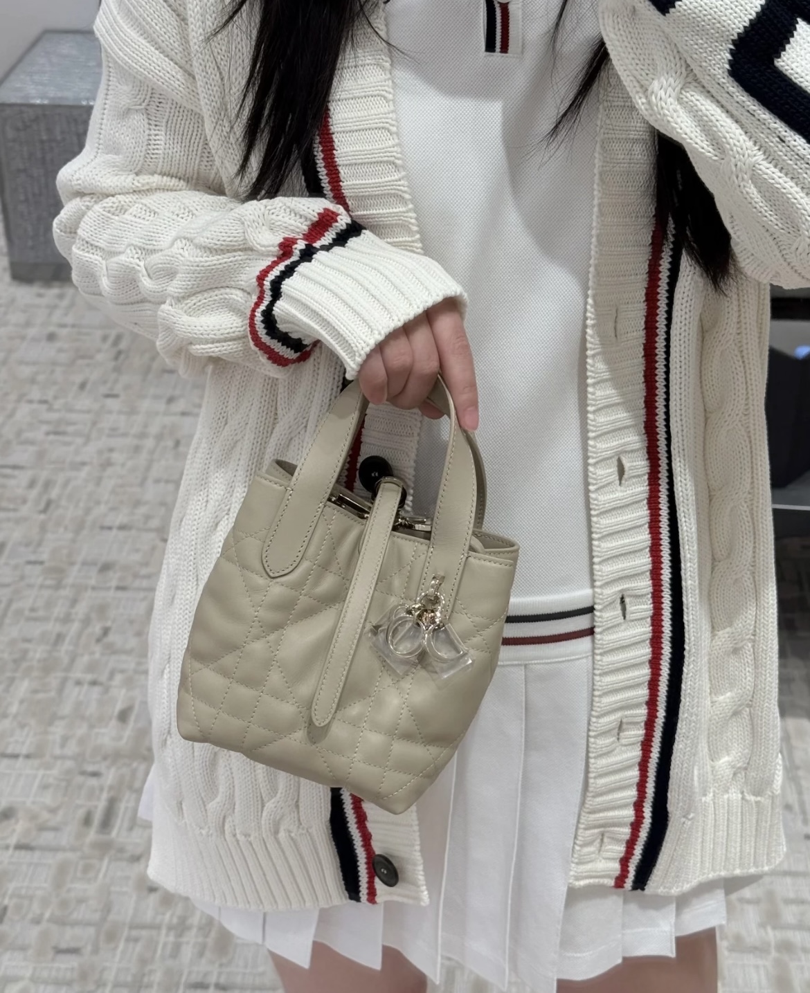 디올 뚜주흐 미니 버티컬 토트 백