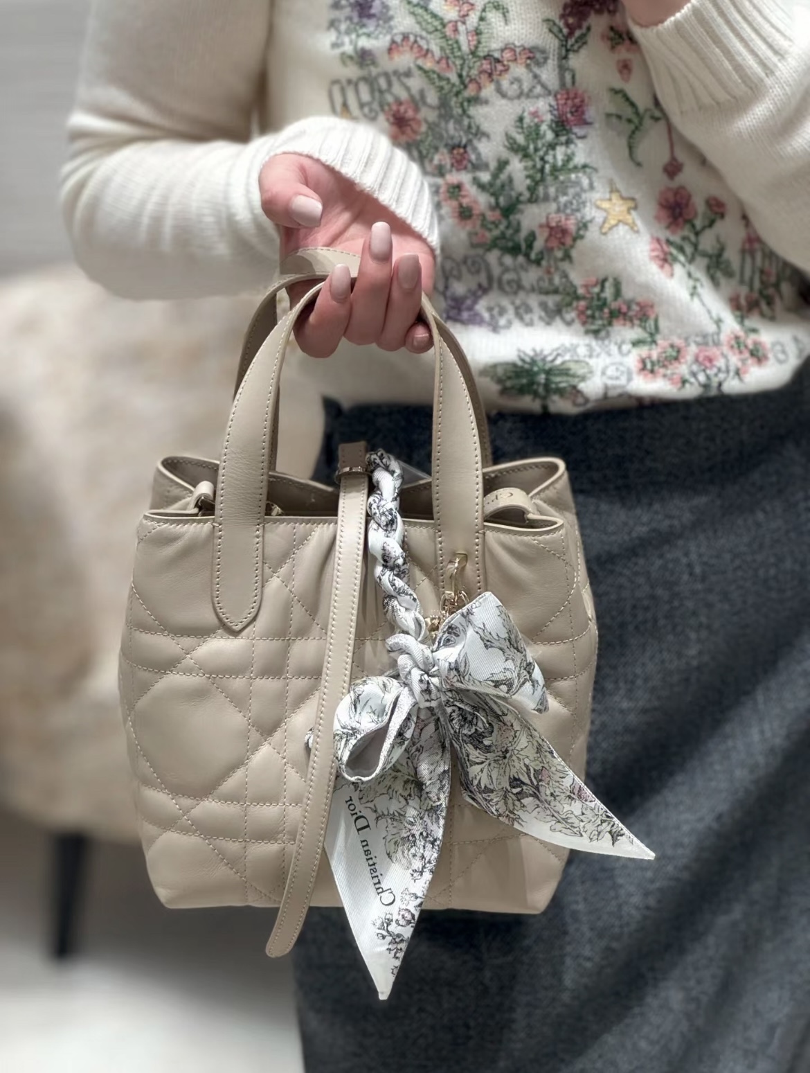 디올 뚜주흐 스몰 버티컬 토트 백