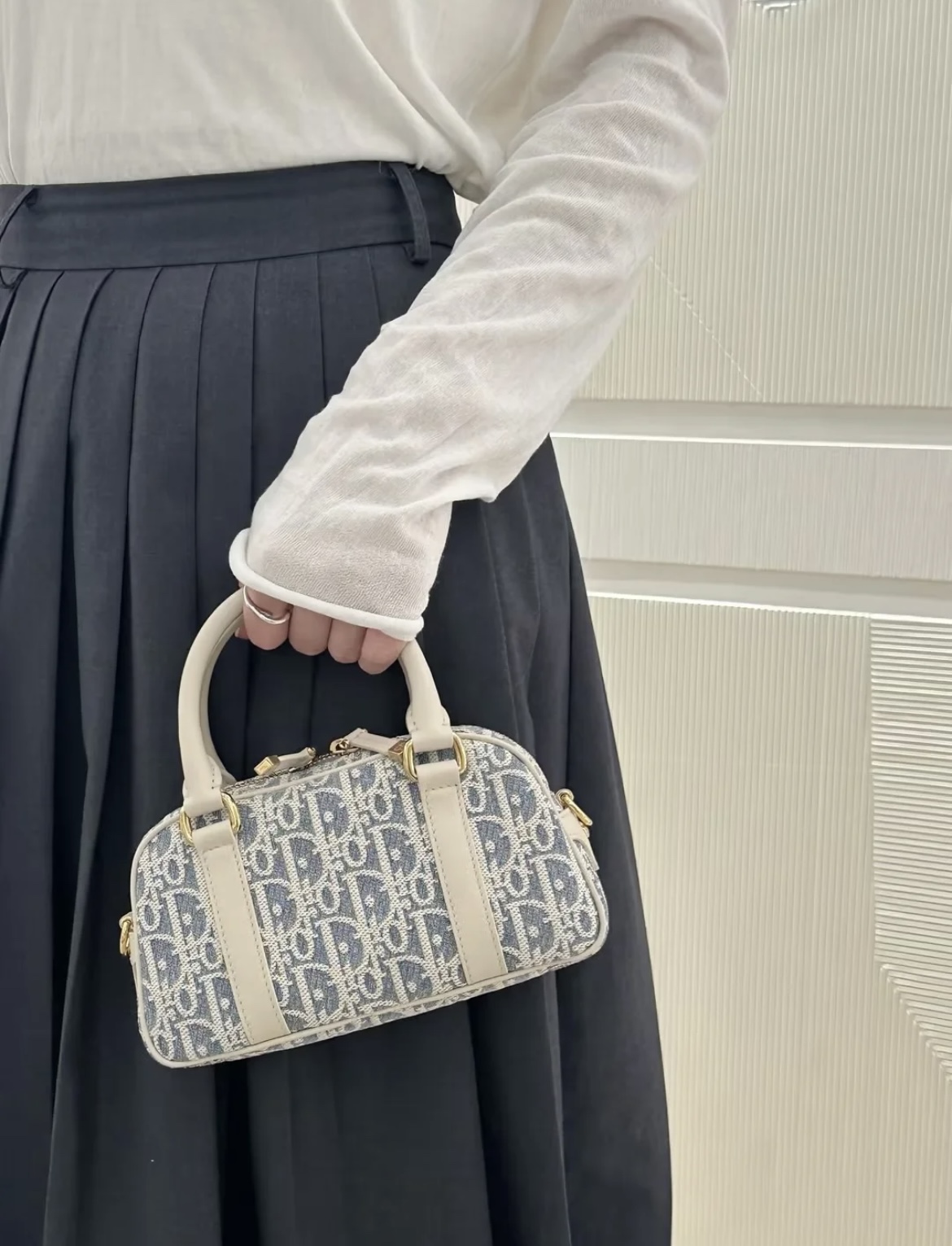 디올 디-바이브 이스트 웨스트 나노 백