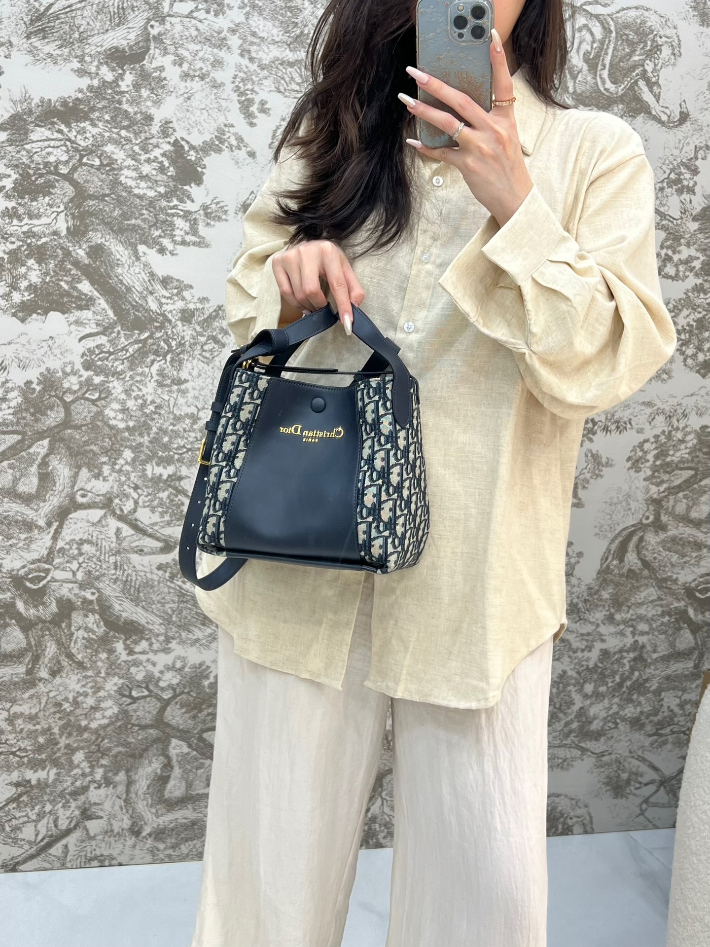 디올 시그니처 스몰 버킷백