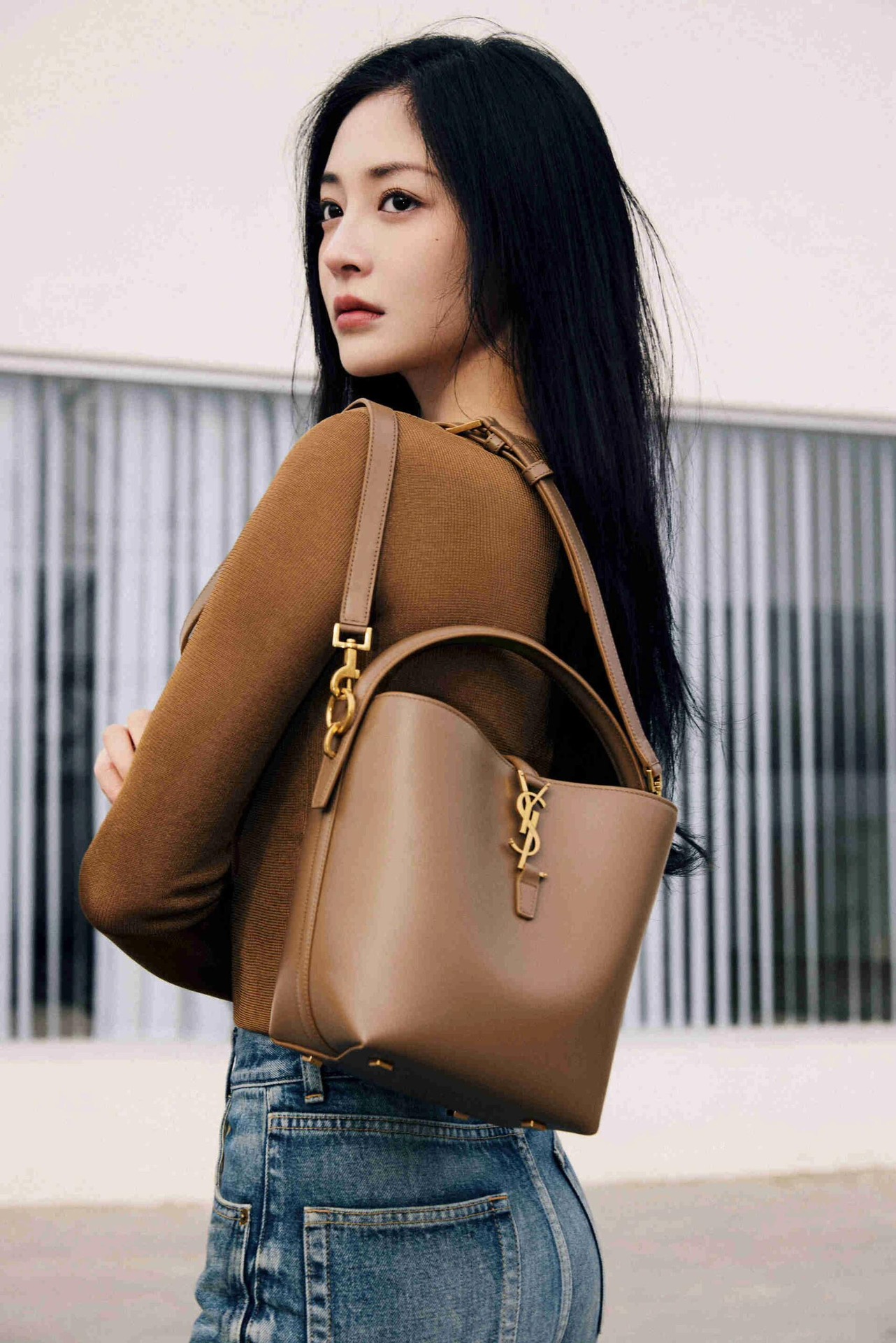 생로랑 LE 37 버킷백